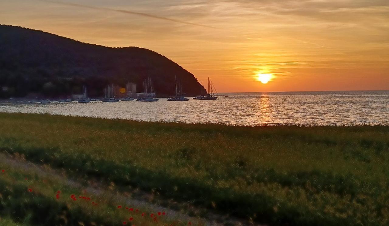 A Casa Di Berna E Tere Appartement Venturina Terme Buitenkant foto