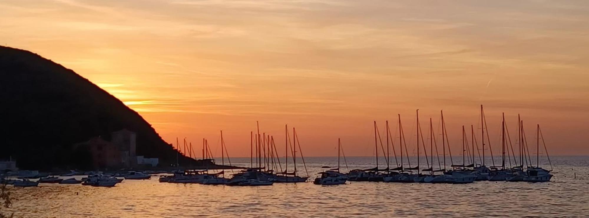 A Casa Di Berna E Tere Appartement Venturina Terme Buitenkant foto