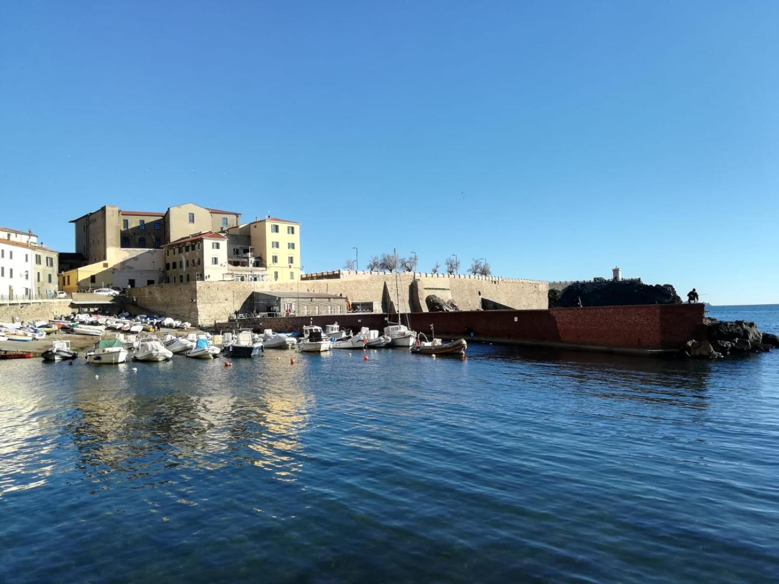 A Casa Di Berna E Tere Appartement Venturina Terme Buitenkant foto